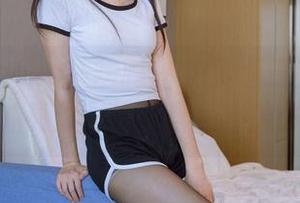 BoBoSocks袜啵啵 – 免费图册：奶油和她的油亮黑，谁说黑色不能发光？