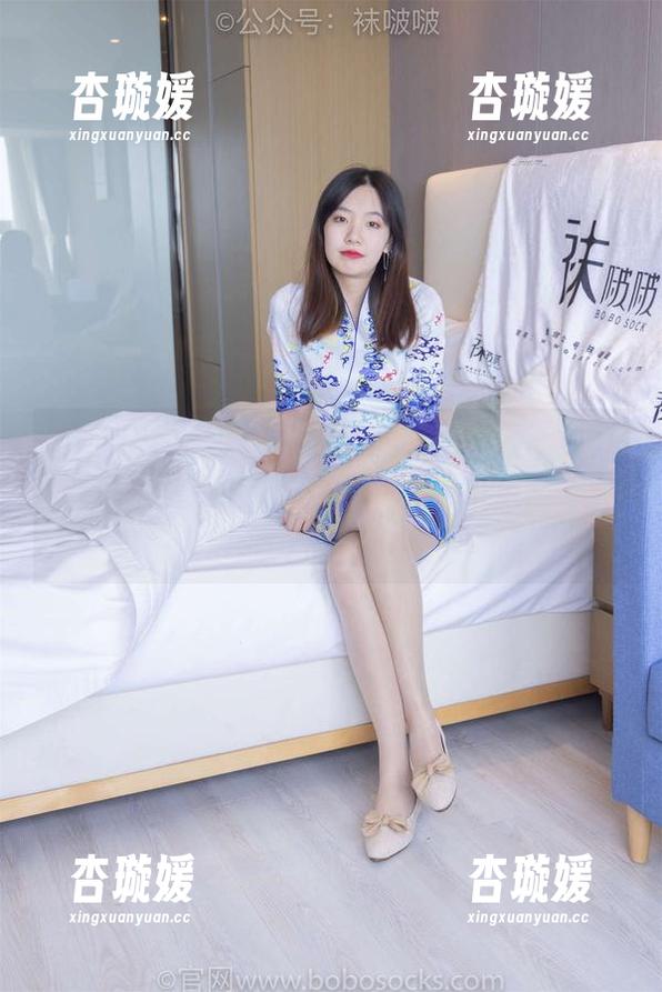 BoBoSocks袜啵啵-小甜豆 BoBoSocks袜啵啵 - 小甜豆最新写真秀:白棉袜叠穿大赛,由于看到来不及换的日子!