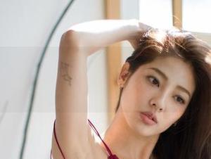 G.su(全智秀)的吊带，这真是无圣光的真实写照啊，看来原图就是她的真本色。