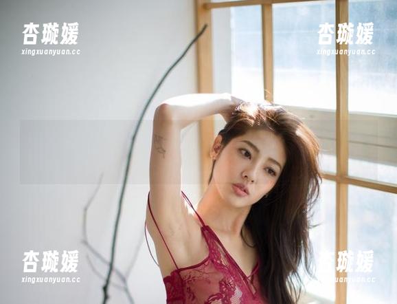 G.su(全智秀)的吊带，这真是无圣光的真实写照啊，看来原图就是她的真本色。