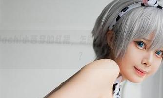 在线享用：Hachi小芭穿的红裙，怎能不让人想起某种美味的小饼干呢？