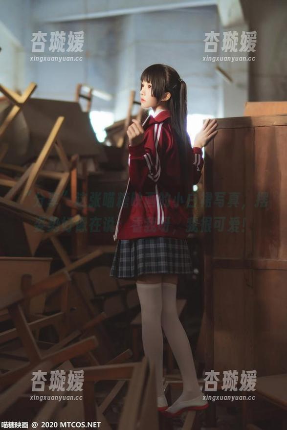 “分享”这张喵糖映画的小白裙写真，摆姿势好像在说：看我呀，我很可爱！