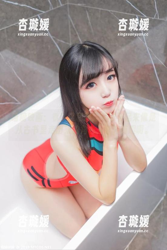 喵糖映画：看！这和服让穹妹看起来像是从古书里走出来的角色，意外有趣啊。