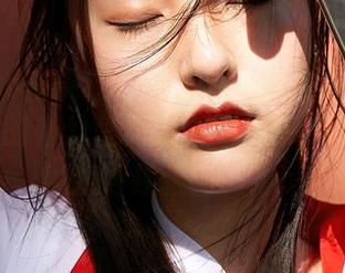 MiiTao蜜桃社 – 探索温心怡的定制图集，让我的办公室灵感也Hit爆，呃，难道我得换张椅子？