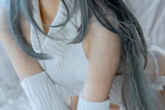Quan冉有点饿的修女写真：啥时候开饭？壁纸上也得加点影食吧！