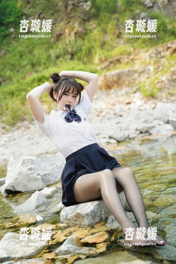 Tina很妖孽呀 “白色纯欲吊带”式的天真气质,Tina很妖孽呀这是给我开了扇窗,里面填满了青春的气息。