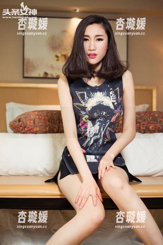 TouTiao头条女神 - 周思超的海边图集，让海浪都想上岸看热闹
