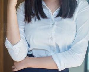 TuiGirl推女郎 – 随意翻翻的何奕恋水手服合集，让我想起海浪的声音。