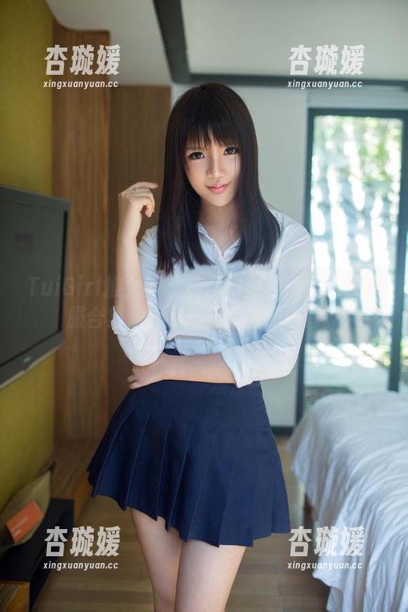 TuiGirl推女郎 - 随意翻翻的何奕恋水手服合集，让我想起海浪的声音。