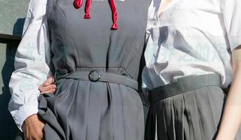 UGirls尤果网 – 哈哈，杨乔之的短裙图包，忍不住想说，这是在秀腿吗？