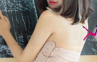UGirls尤果网 – 福利来啦！王轶玲的肉丝原图，你敢不敢点开看看？