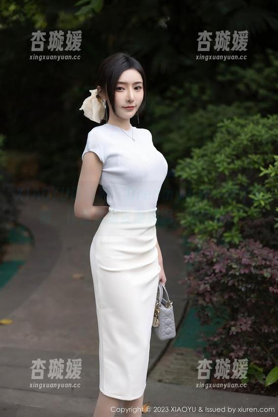 XIAOYU语画界-Dreamy小乔 XIAOYU语画界 - Dreamy小乔一条牛仔裤,作品集里资源满满,别眨眼!