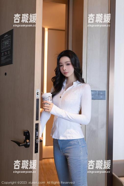 Xiuren秀人网-养乐多Doll Xiuren秀人网 - 养乐多Doll写真,不只是油亮,还是反光的生活哲学吧?