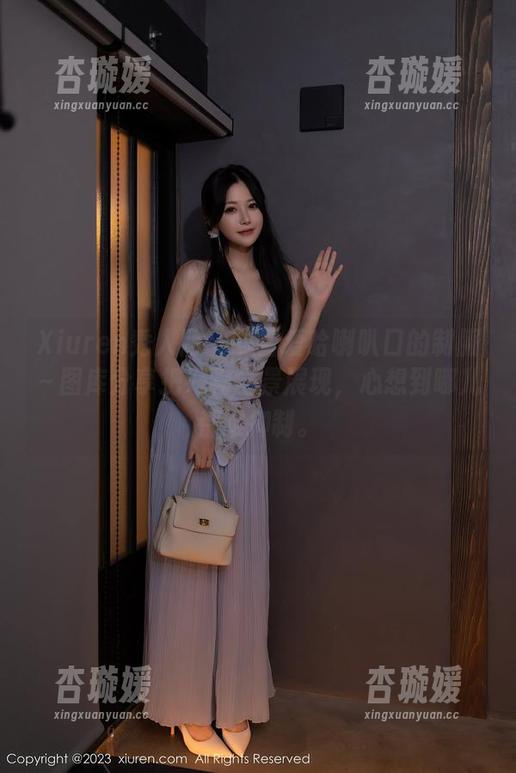 Xiuren秀人网 - 夏雪爱哈喇叭口的制服～图库分享把好物全景展现，心想到哪儿都难抑制。