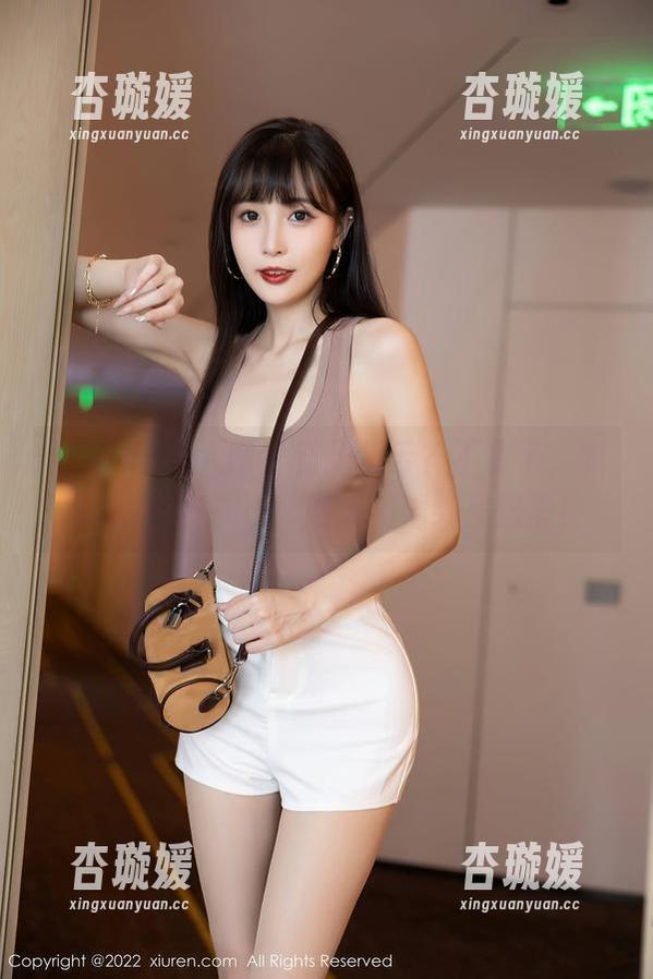 Xiuren秀人网-玥儿玥 Xiuren秀人网 - 蓝天白云?不要了,我只想沉浸在玥儿玥的高清婚纱美图里!
