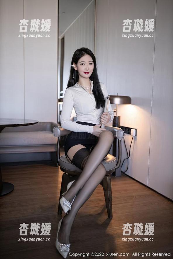 Xiuren秀人网 - 我对白微Sera的JK私房写真，真的是又爱又恨…