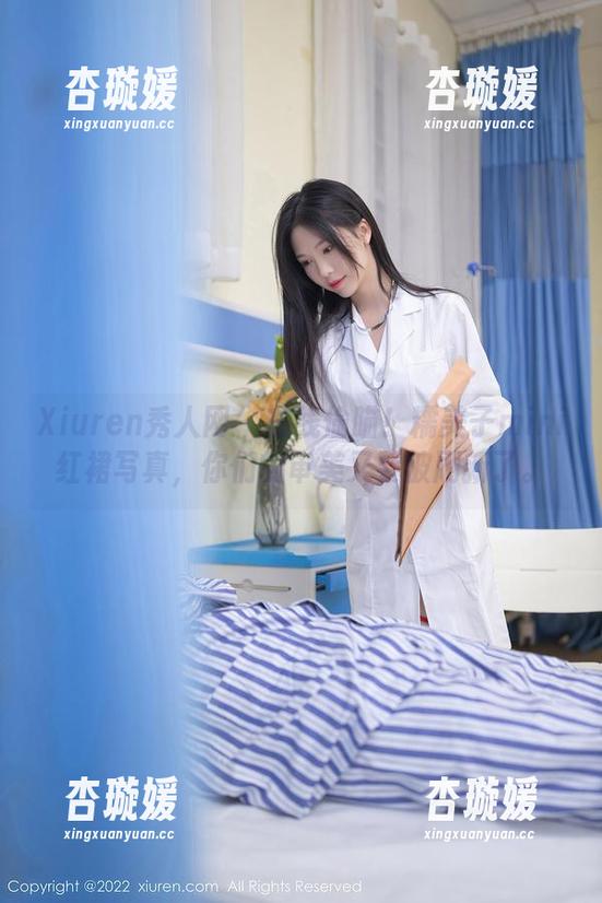 Xiuren秀人网 - 在线偷瞄！糯美子mini红裙写真，你们的审美又要被刷新了。