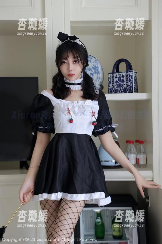 Xiuren秀人网-芈琳娜 Xiuren秀人网 - 芈琳娜与秘书们的微妙战争:一部有趣的写真集