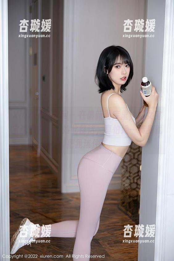 Xiuren秀人网 - 在最新图库里，龙女宝宝诱惑白裙，如此整洁，真怕她一转身就把我迷住！