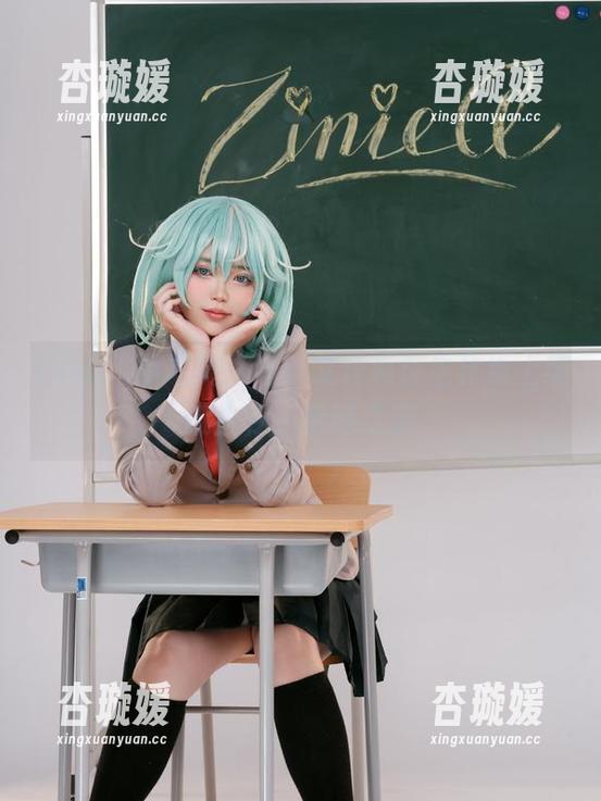 ZinieQ ZinieQ的写真挑逗:艾什莉在生化纸上细腻生存,精选之旅