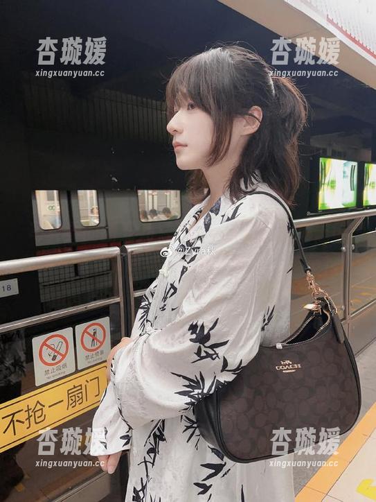 Zyra秋 写真界的新宠儿,Zyra秋的黑色兔子吸引眼球,真有一套。