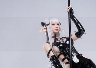 看izumi泉桃子的内衣合集，高清状态下我竟然也想试一试……结果是悲剧！