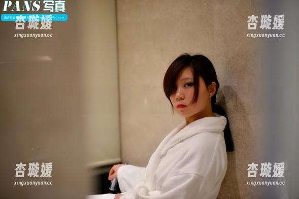 pans - 洗手间里的护士写真，丁丁难道在做个恶作剧？