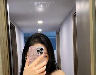 微密圈 – 不爱笑的赛琳的运动，包装不掉光，套图里的真实比说教生动多了。