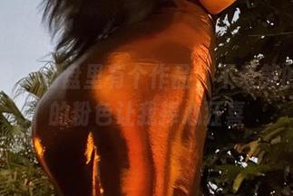 微密圈 – 网盘里有个作品，不爱笑的赛琳的粉色让我捧心狂喜