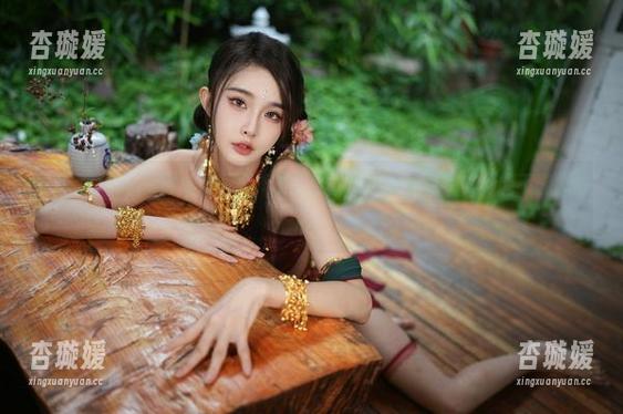余多多Dudu 余多多Dudu的职业装写真,文艺范儿大过职场风?资源能不能靠谱点?