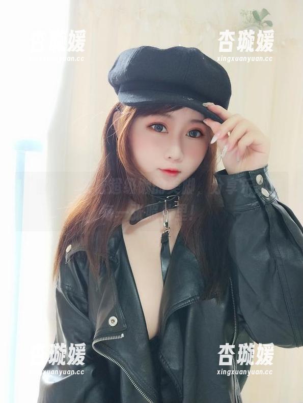 “留住”依依超级懒的美脚，分享乐趣在每一张照片里！