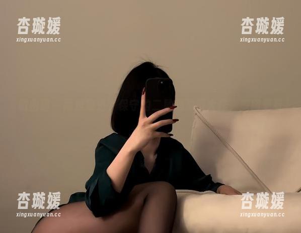 微密圈 - 两难逼近，保守的二舅妈怼镜大作，原图更有趣