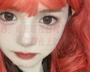 美图精选，倦倦喵在白裙里撒欢，感觉就像阳台上的风