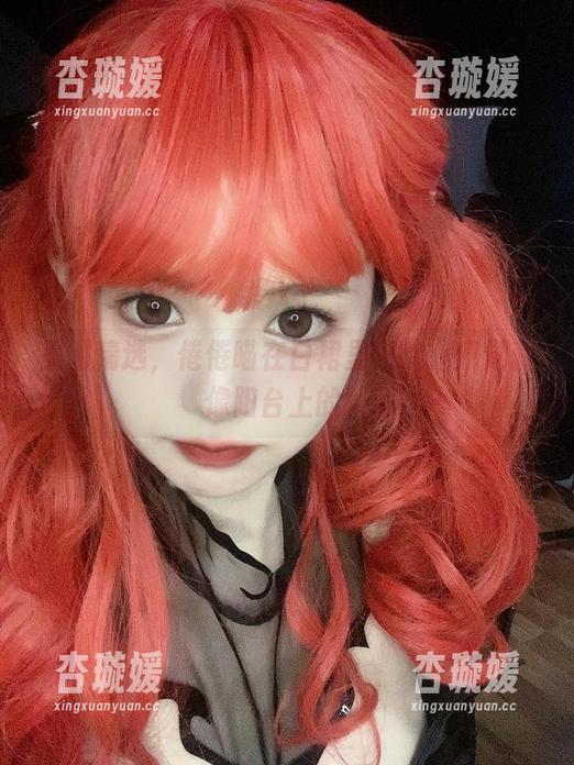 美图精选，倦倦喵在白裙里撒欢，感觉就像阳台上的风