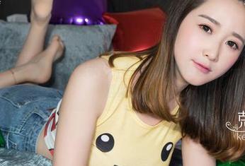 克拉女神 – 谁说女仆只能乖巧？赵雨静这图包透露出一丝松弛的洒脱。