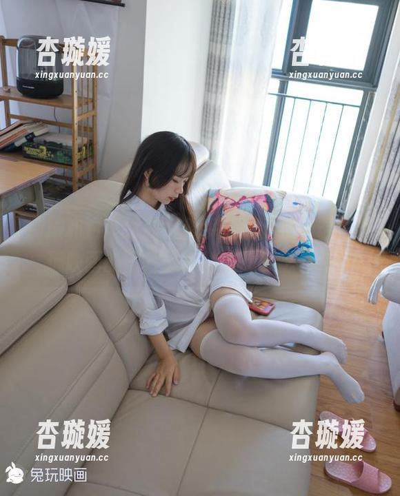 兔玩映画 制服和白丝之间,似乎隐藏了点什么,兔玩映画的图片总是让人想多念几遍!