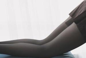 兔玩映画：美图集中的牛仔裤黑丝袜，谁能不多看几眼？