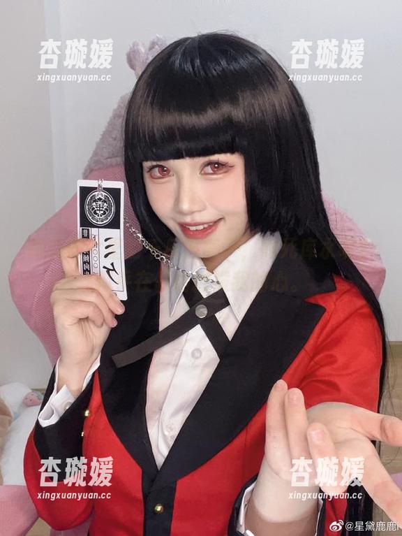 高清照片里的千反田鹿子，而死库水呢？似乎在偷偷撩拨我的心。