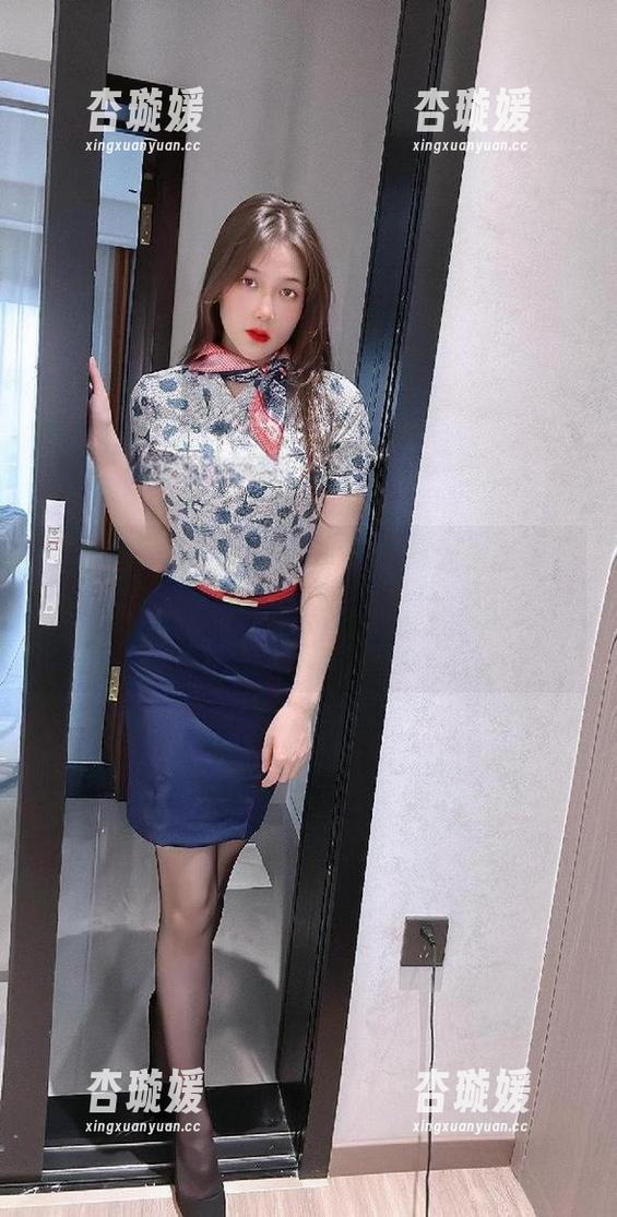 微密圈 - 可可西yyy的红色灯光，图库里的一抹奇遇，瞧这儿的色彩，炸裂我的屏幕！