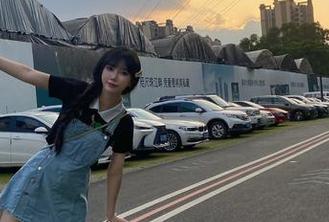 大肉丸Amiee黑丝合辑：那些让人忍不住多看几眼的美图