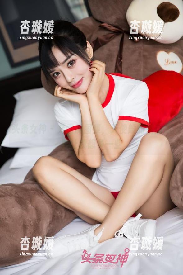 头条女神 - 文雪的图集，天使般的姿态总能让我想多一些