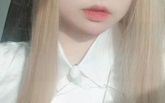 看女主K最新的那组照片，制服的可爱指数，好像在飞速攀升…
