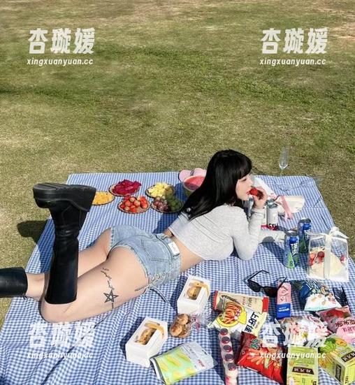 微密圈 - 写真大赏，宋昱欣的连衣裙，总能让我想摸摸那柔软的质感。