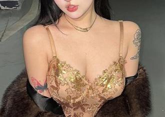 微密圈 – 在小优优子的皮衣沉浸了一会，资源里好像藏着不止是外表的酷！