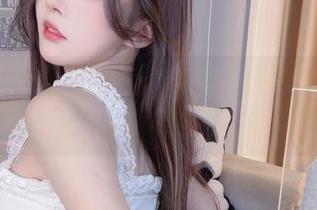 套图里的她，仿佛把迦南演绎成了个小精灵，小小奶瓶儿怕是摔了不少角色。