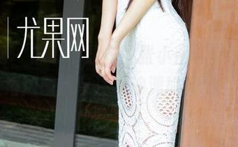 尤果网 – 忘了带泳衣的张小西Ann，最新海边图集专注“沙滩瑜伽”！