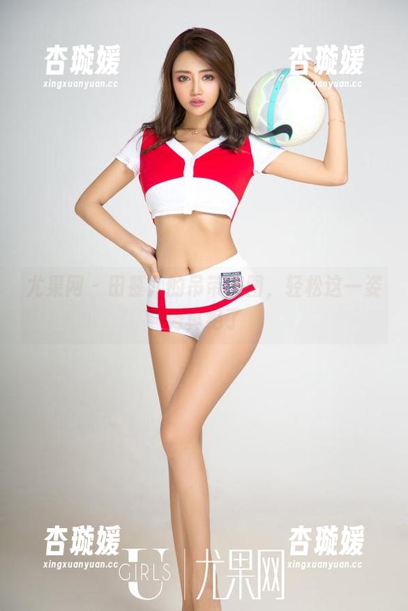尤果网 - 田慕儿的吊带美图，轻松这一姿势真绝了