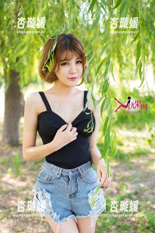 尤果网 - 霓梓心，牛仔裤的魔法，哪儿来的无圣光，我只看到腿！