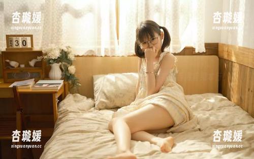 好奇心驱使！幼水铃衣的高跟鞋套图，有些东西得看见才行！