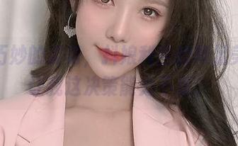 除了巧妙的姿势，抖娘利世的裸足美图也让我这决策能力不足。